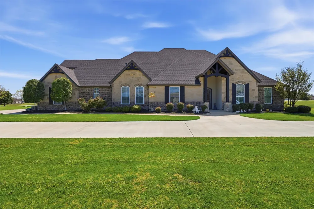 1201 E Iberian Court Granbury, TX 76048