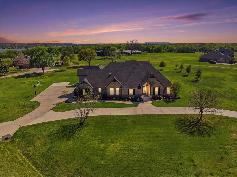 1201 E Iberian Court Granbury, TX 76048