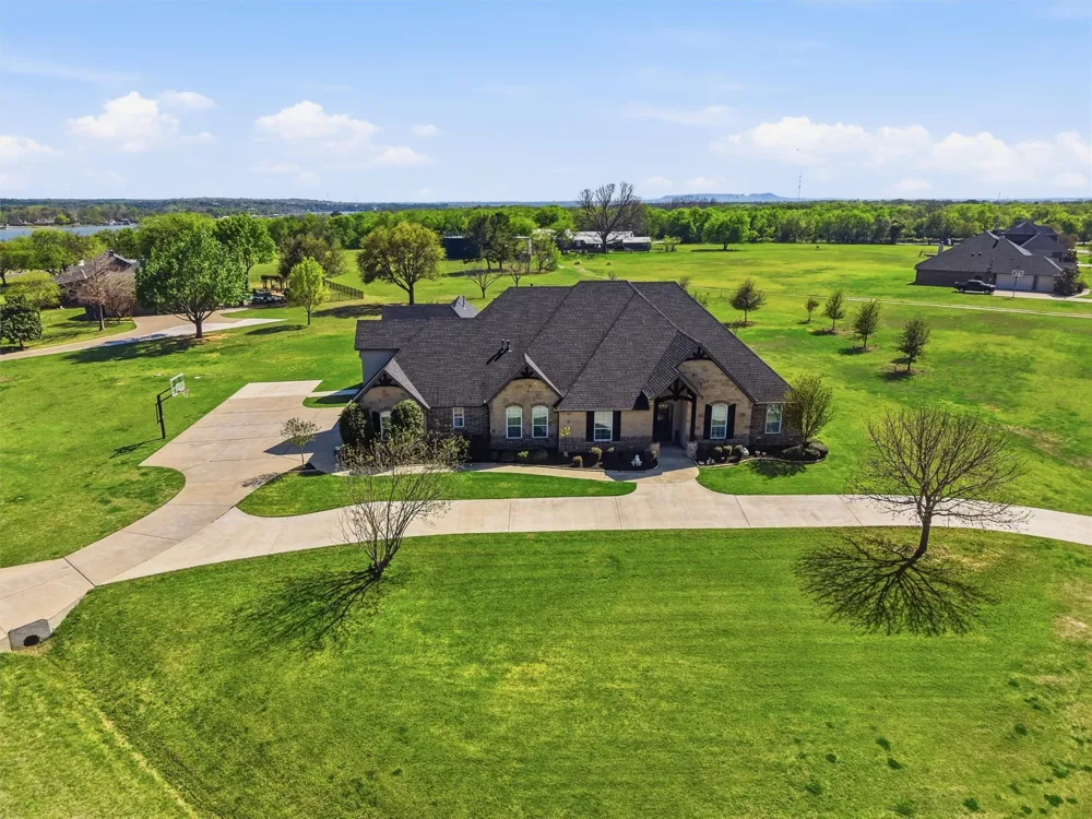 1201 E Iberian Court Granbury, TX 76048