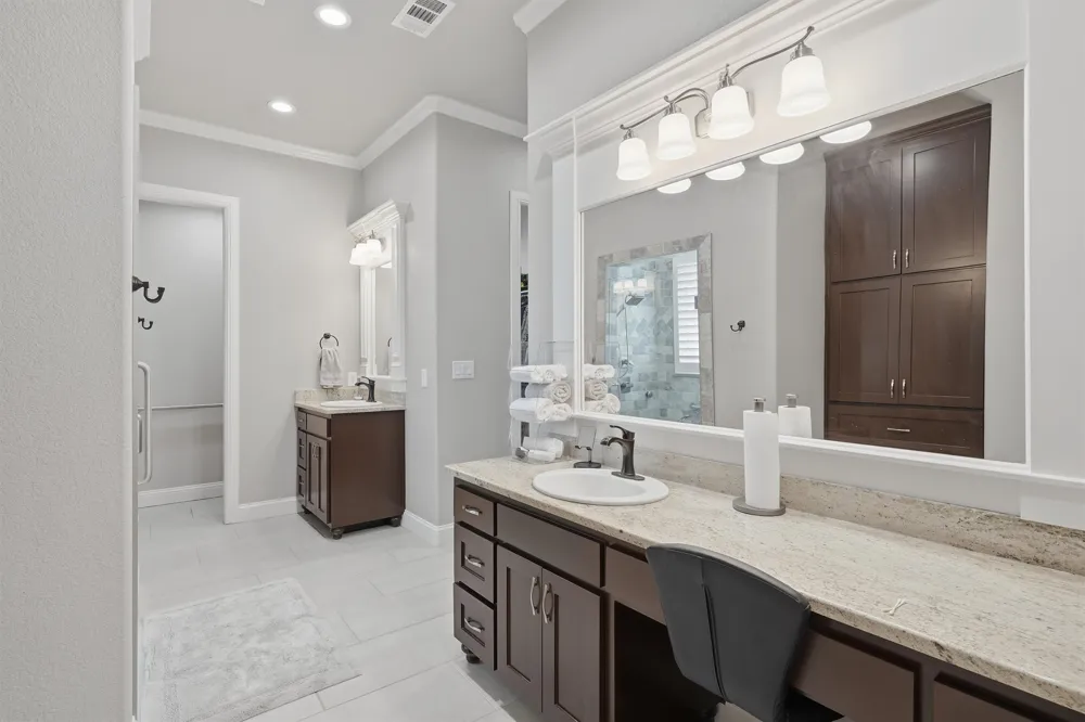 1201 E Iberian Court Granbury, TX 76048