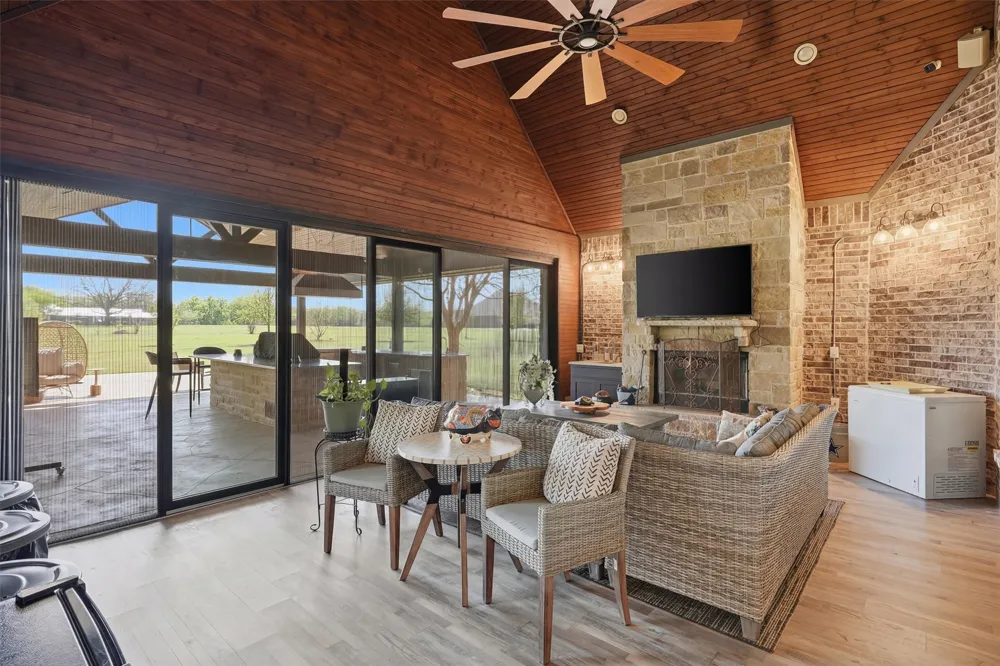 1201 E Iberian Court Granbury, TX 76048