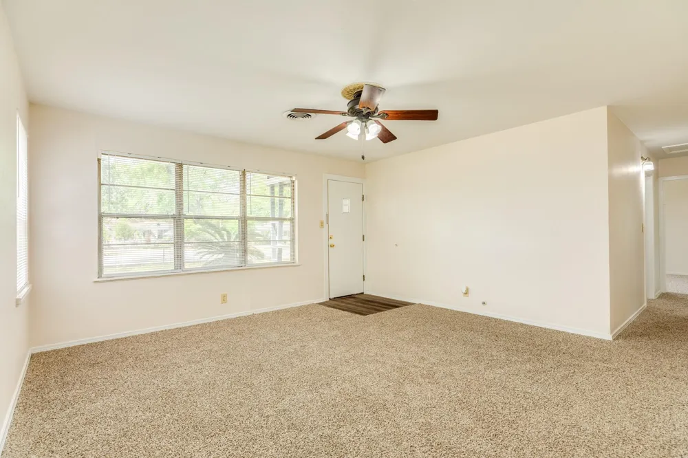 837 Pin Money Street Clute, TX 77531
