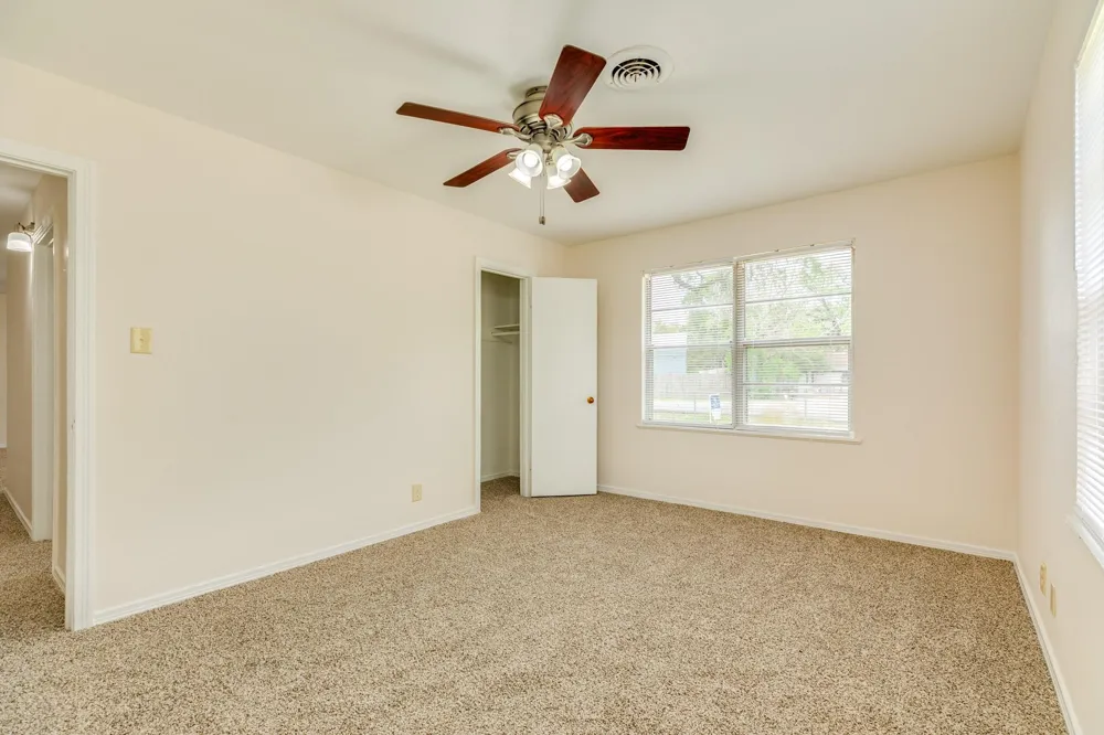 837 Pin Money Street Clute, TX 77531