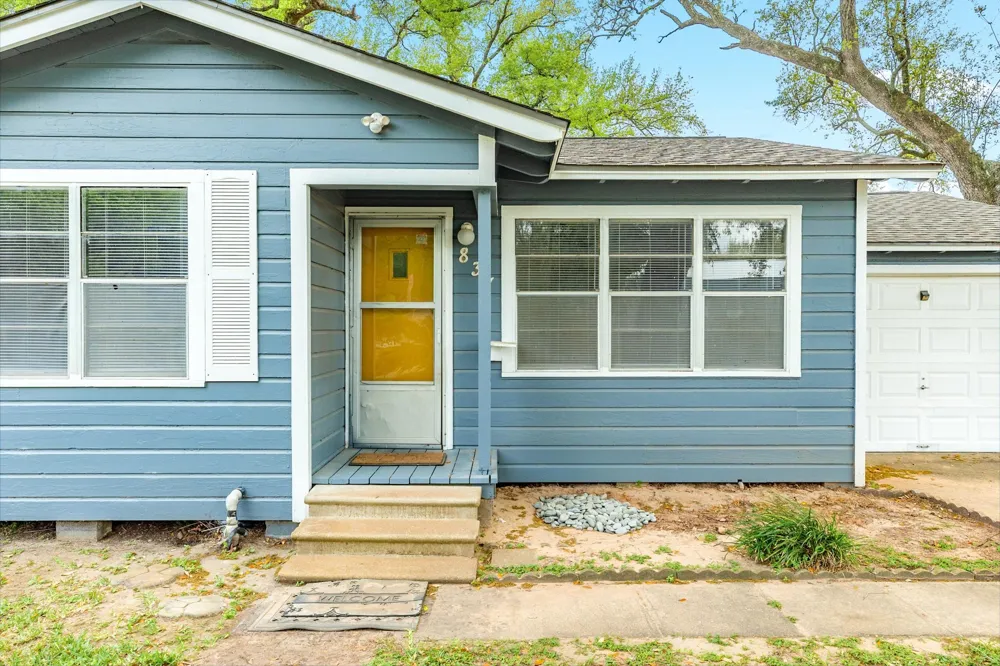 837 Pin Money Street Clute, TX 77531