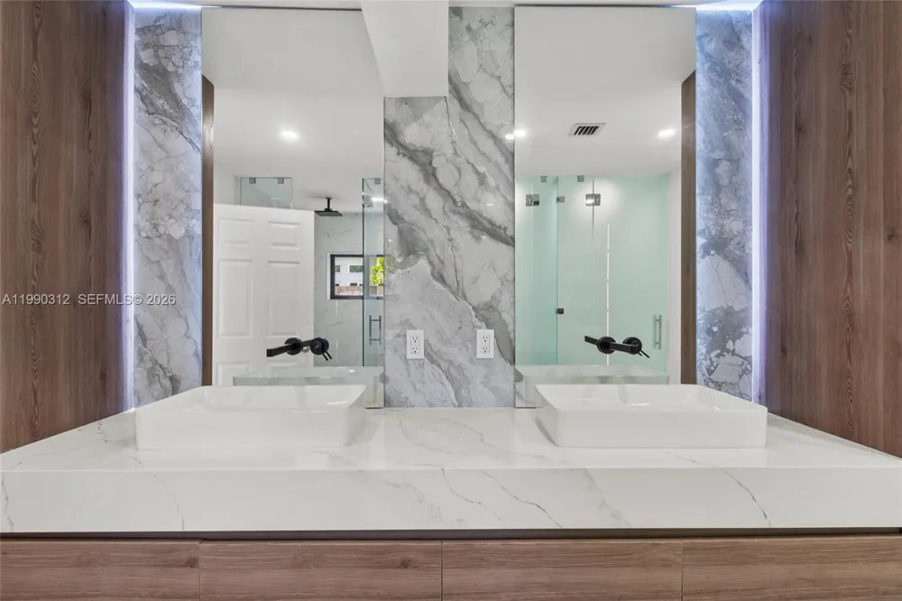 116 W 1st Ct Miami Beach, FL 33139