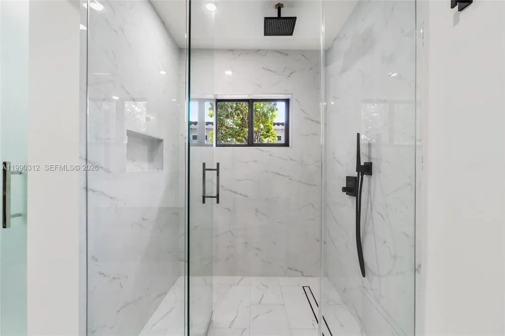 116 W 1st Ct Miami Beach, FL 33139