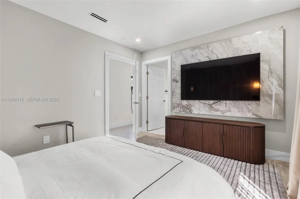 116 W 1st Ct Miami Beach, FL 33139