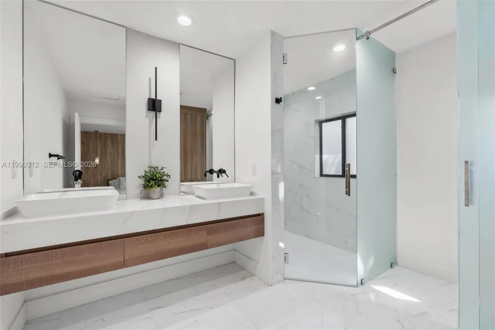 116 W 1st Ct Miami Beach, FL 33139