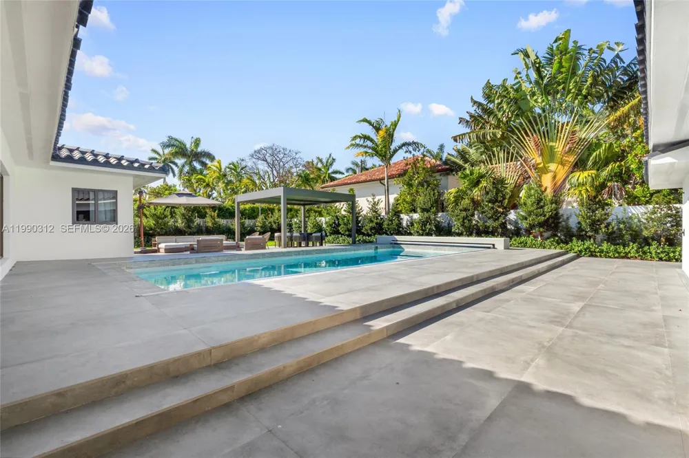 116 W 1st Ct Miami Beach, FL 33139