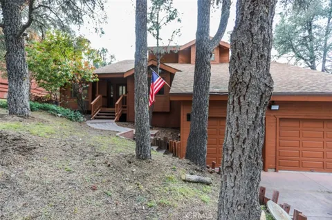 2701 Hillcrest Court