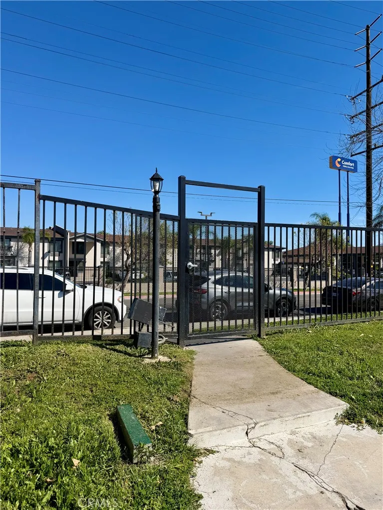 936 Fairway Drive #26 Colton, CA 92324