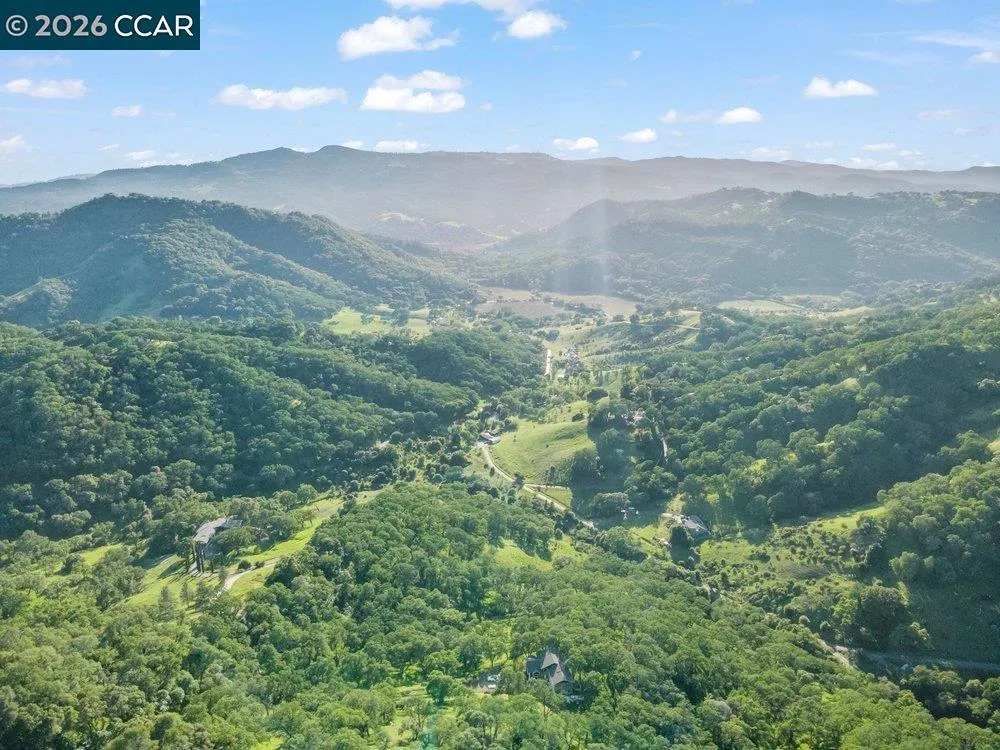 98 Oak Springs Dr Napa, CA 94558