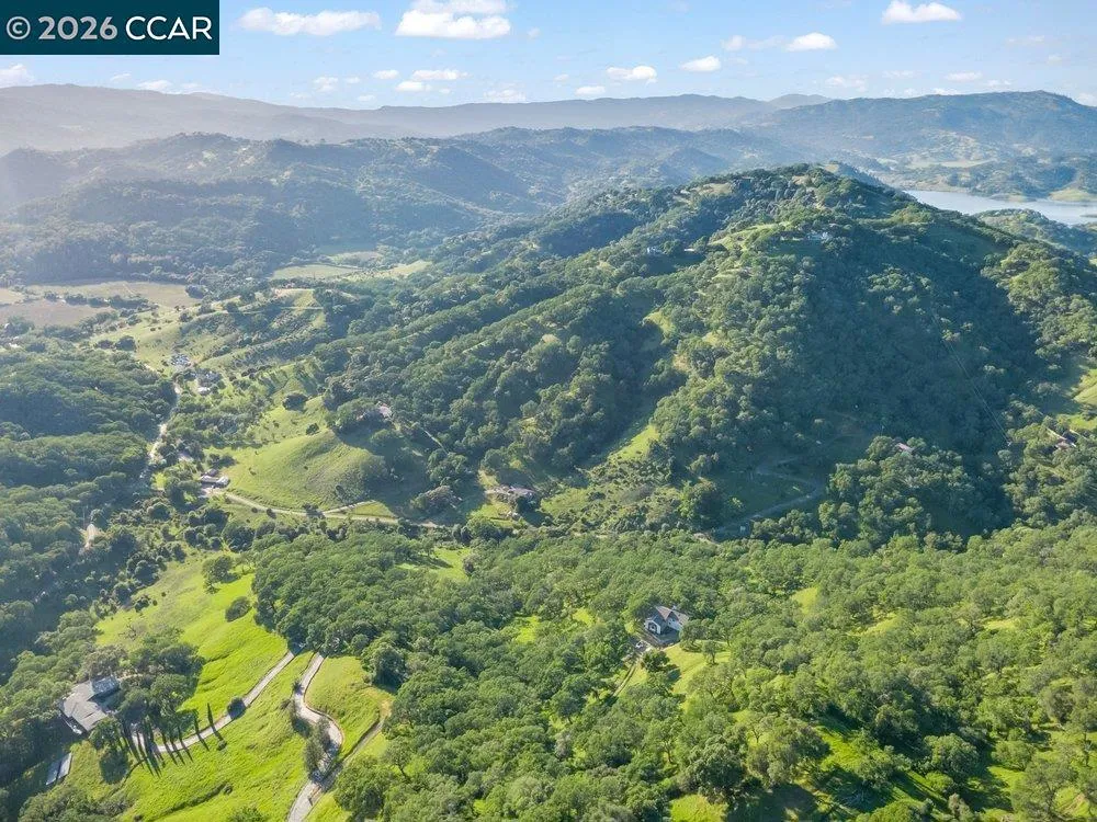 98 Oak Springs Dr Napa, CA 94558