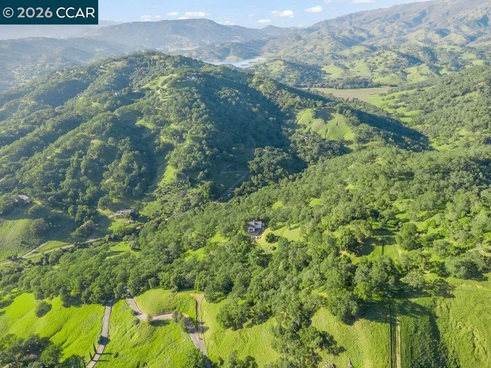 98 Oak Springs Dr Napa, CA 94558