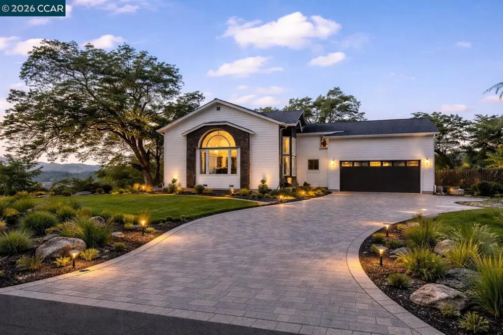 98 Oak Springs Dr Napa, CA 94558