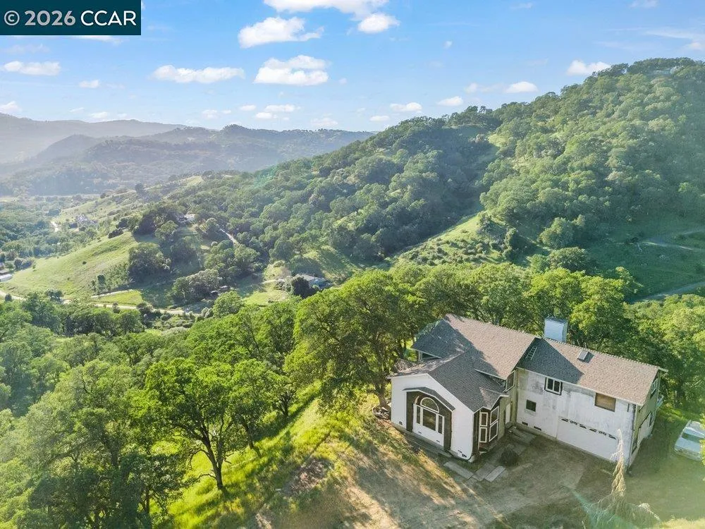 98 Oak Springs Dr Napa, CA 94558