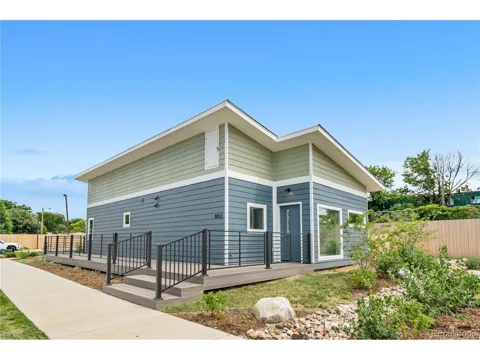 1953 Blackhawk Street
