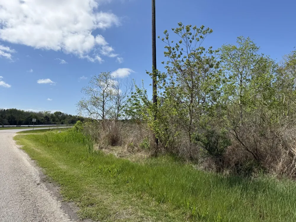 1 W Bayshore Road Oak Island, TX 77514