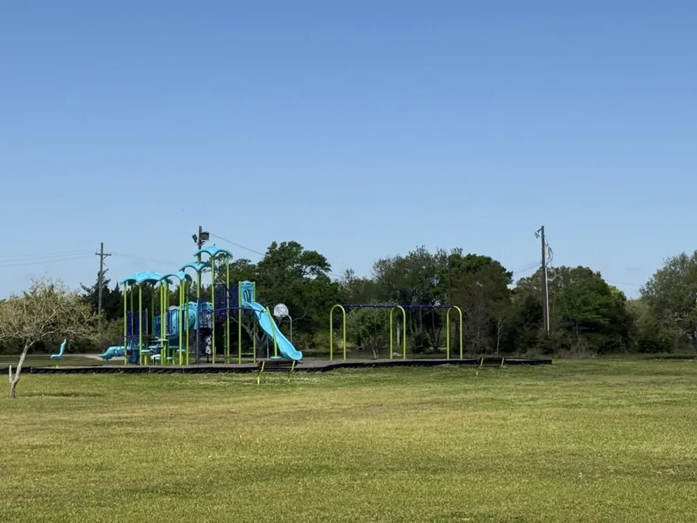 1 W Bayshore Road Oak Island, TX 77514