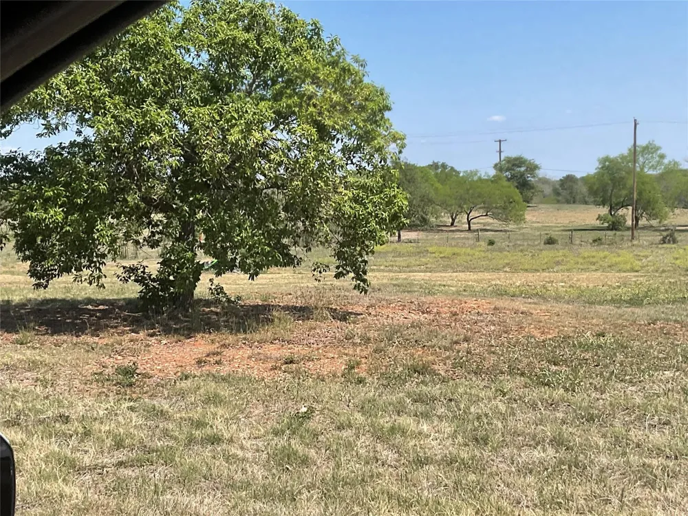 8 Horseshoe Drive Gonzales, TX 78629