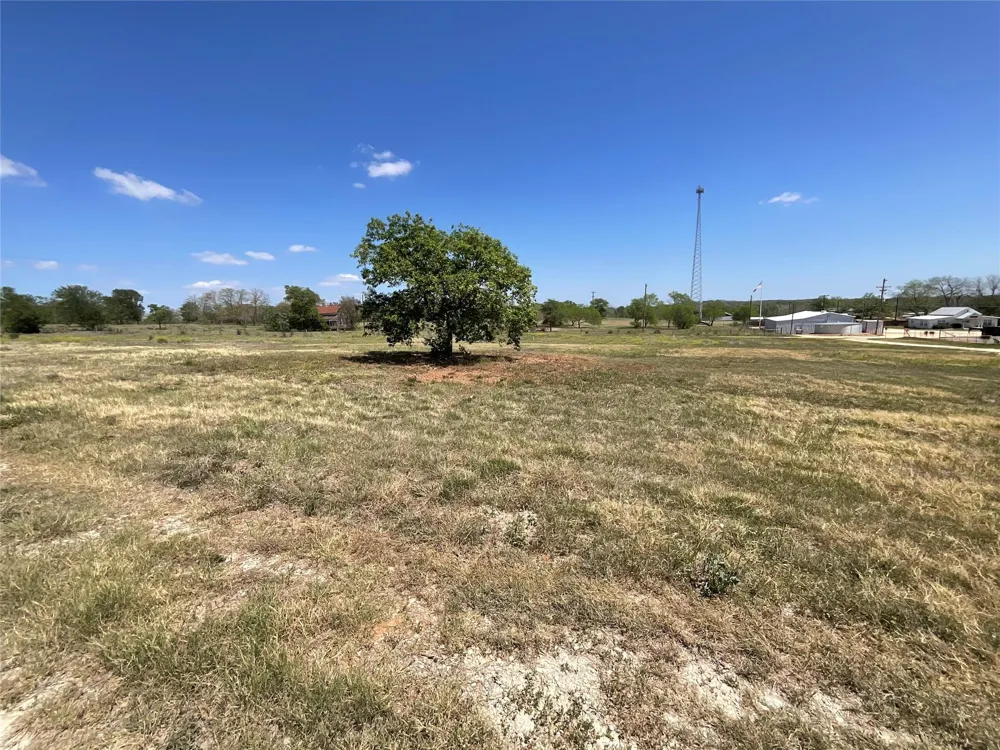 8 Horseshoe Drive Gonzales, TX 78629