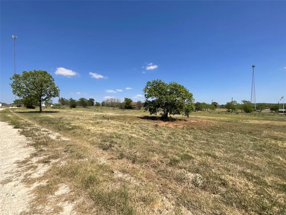 8 Horseshoe Drive Gonzales, TX 78629