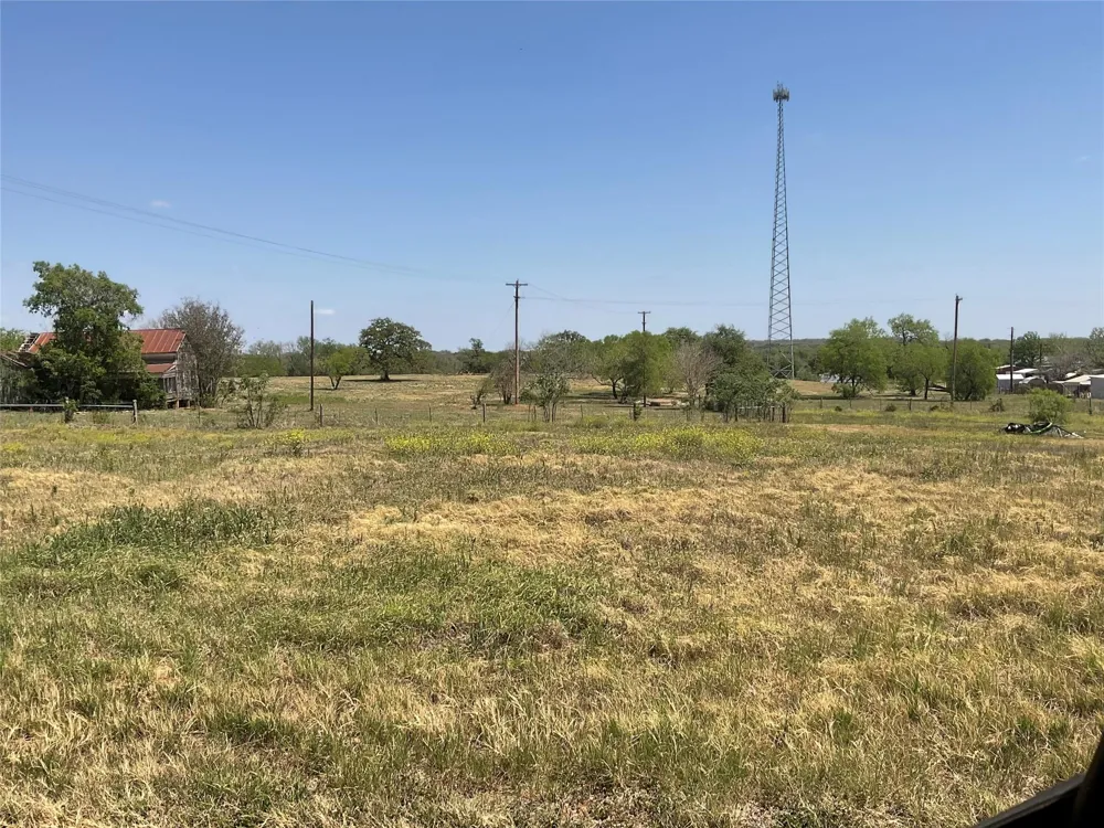 8 Horseshoe Drive Gonzales, TX 78629