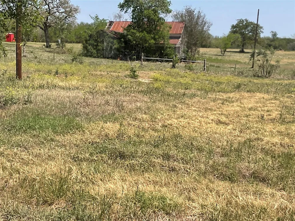 8 Horseshoe Drive Gonzales, TX 78629