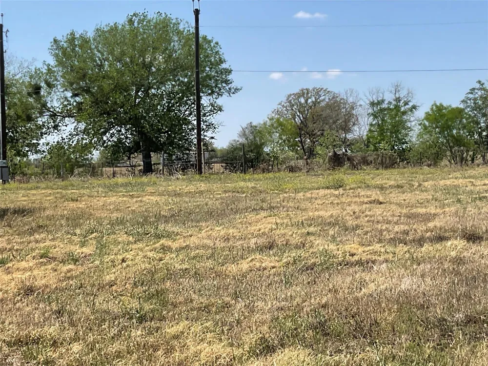 69 Horseshoe Drive Gonzales, TX 78629