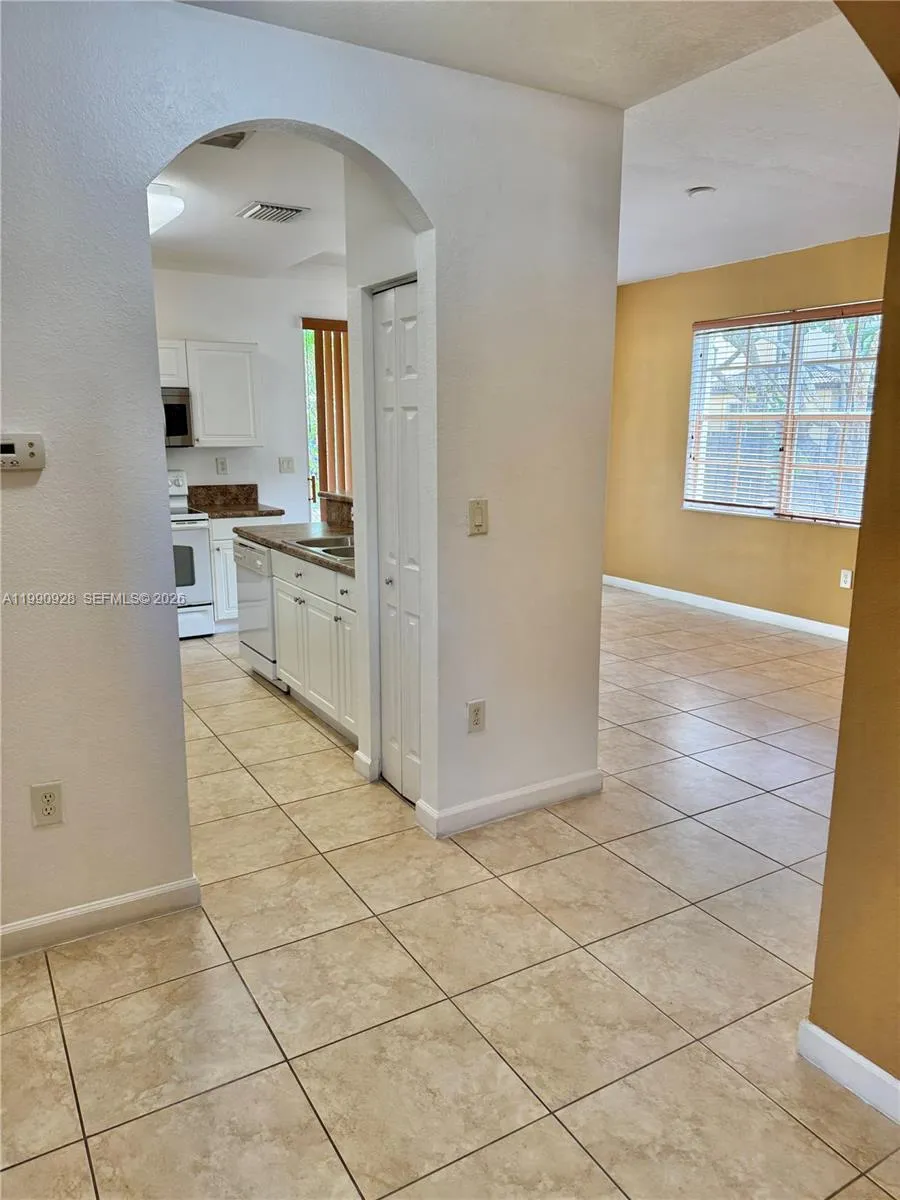 9269 SW 227th St #8 Cutler Bay, FL 33190