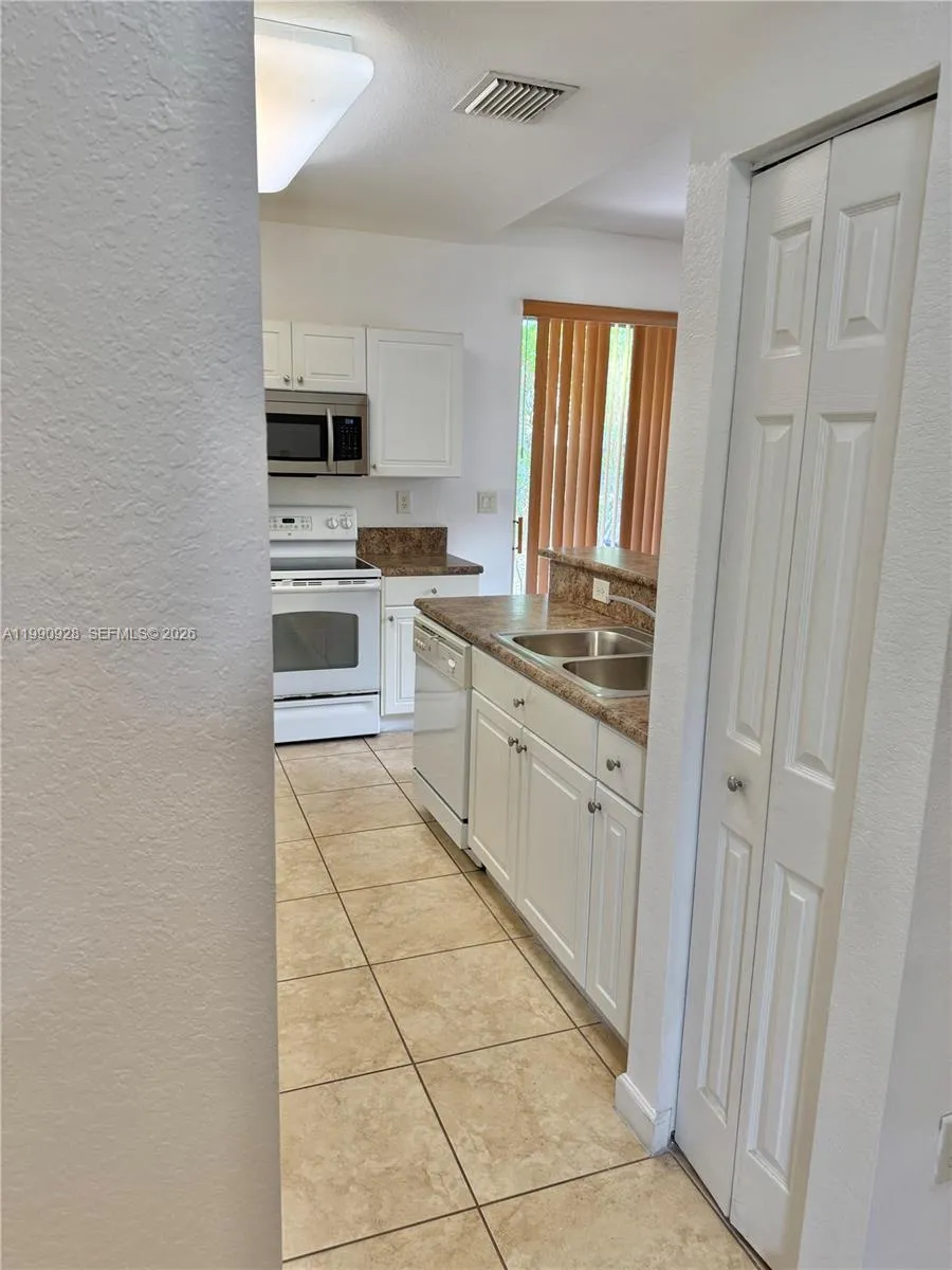 9269 SW 227th St #8 Cutler Bay, FL 33190