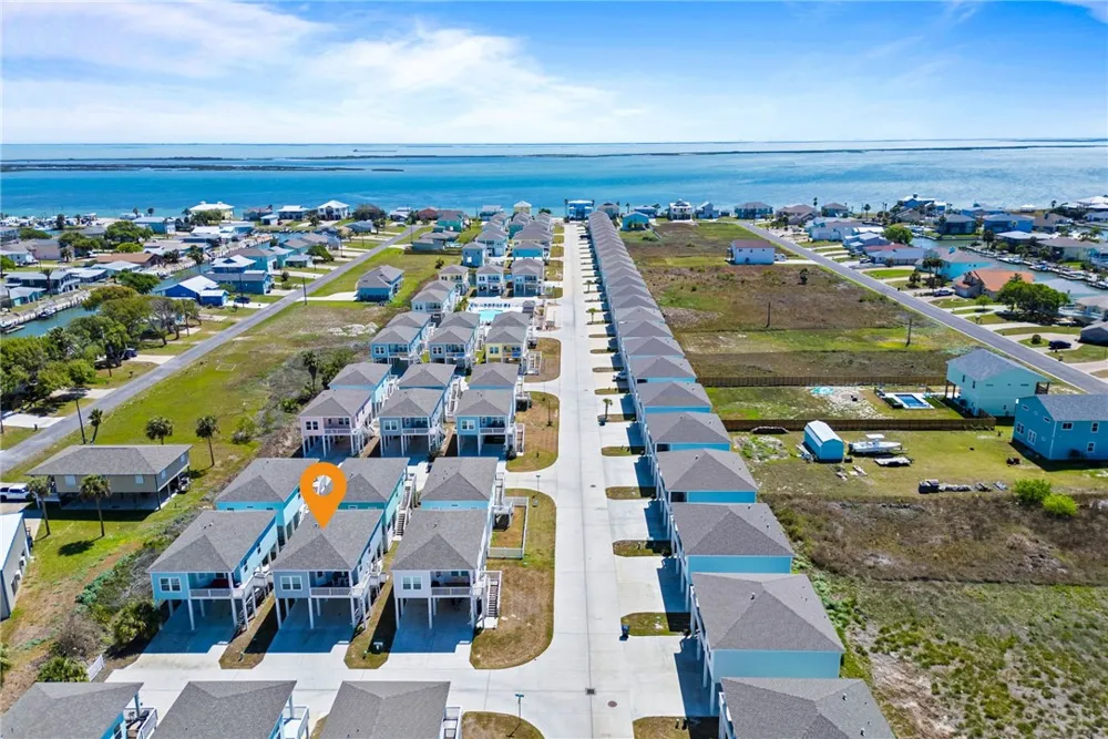 107 Caledonia Rockport, TX 78382