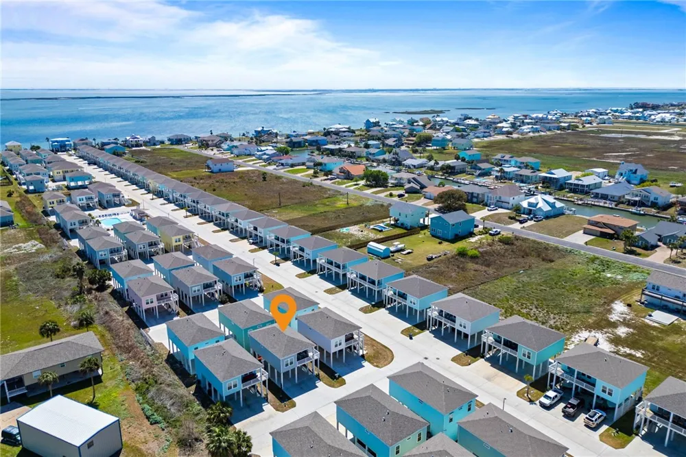 107 Caledonia Rockport, TX 78382