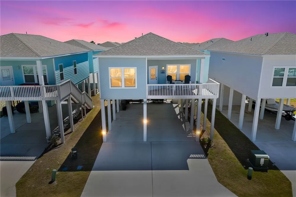 107 Caledonia Rockport, TX 78382