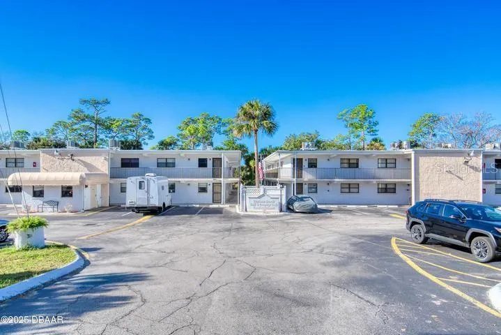 1504 VIRGINIA AVENUE #101 Daytona Beach, FL 32114