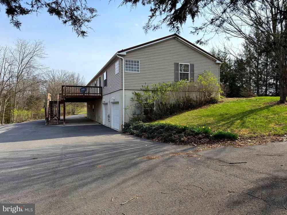 401 NIGHTHAWK DRIVE Petersburg, WV 26847