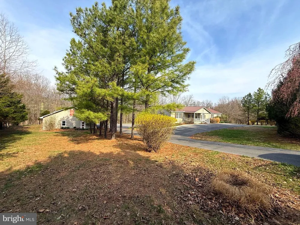 401 NIGHTHAWK DRIVE Petersburg, WV 26847