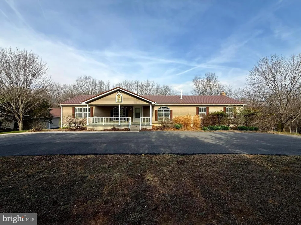 401 NIGHTHAWK DRIVE Petersburg, WV 26847