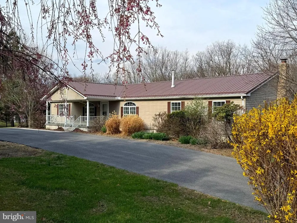 401 NIGHTHAWK DRIVE Petersburg, WV 26847