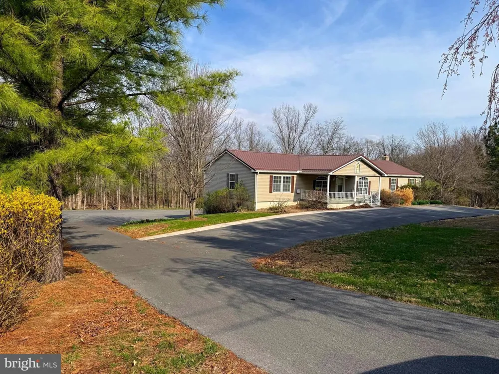 401 NIGHTHAWK DRIVE Petersburg, WV 26847