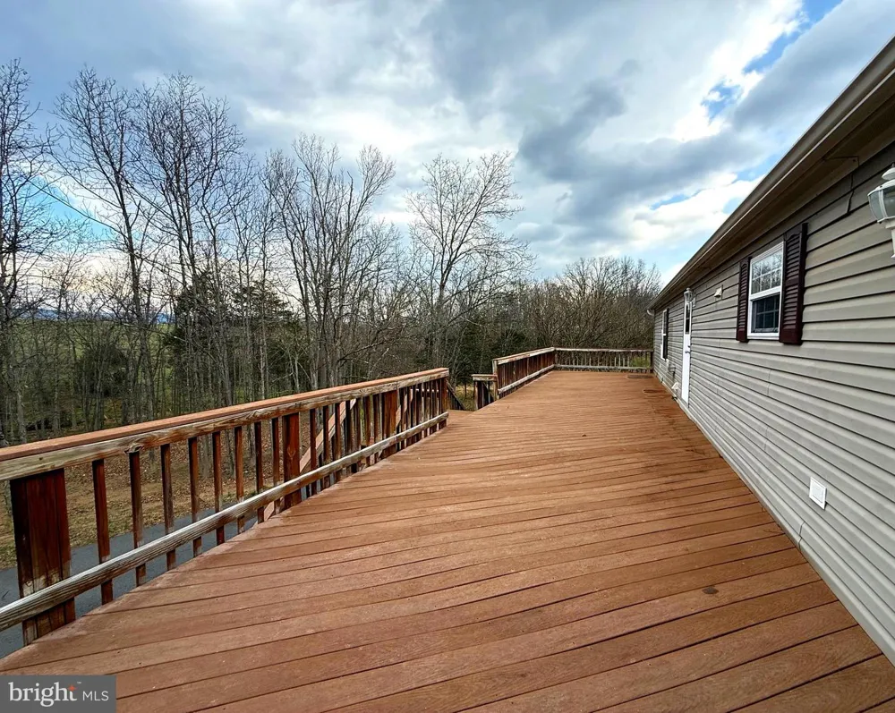 401 NIGHTHAWK DRIVE Petersburg, WV 26847