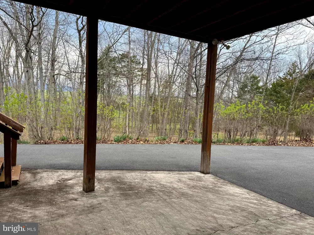401 NIGHTHAWK DRIVE Petersburg, WV 26847