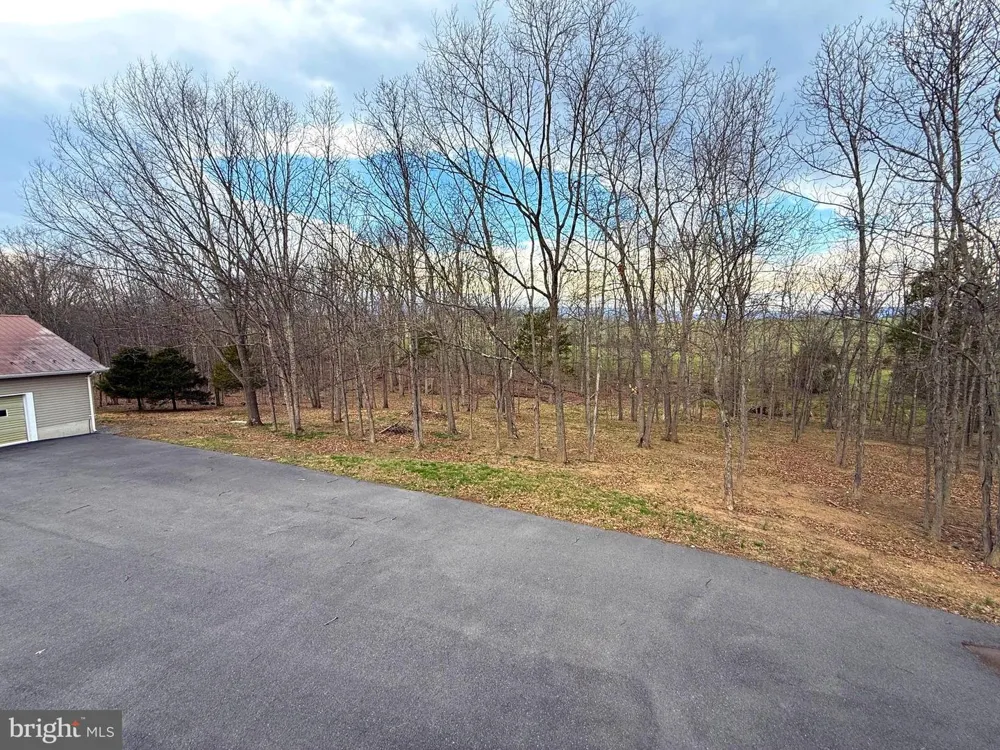401 NIGHTHAWK DRIVE Petersburg, WV 26847