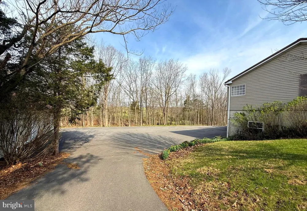 401 NIGHTHAWK DRIVE Petersburg, WV 26847