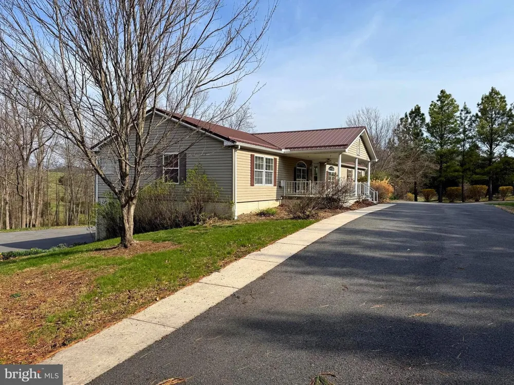 401 NIGHTHAWK DRIVE Petersburg, WV 26847