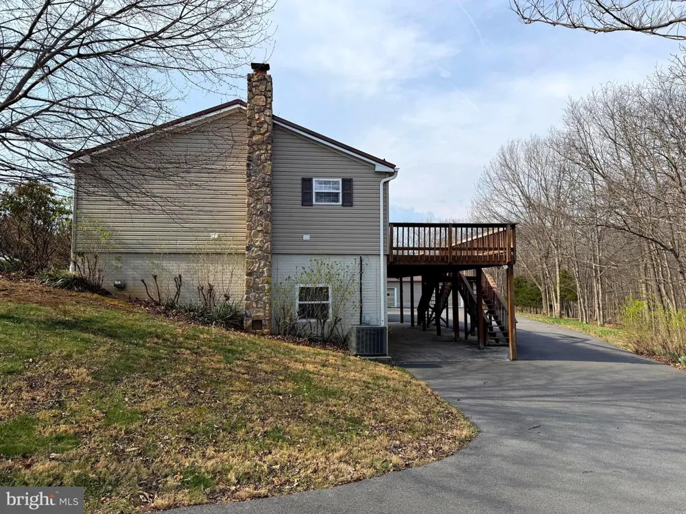 401 NIGHTHAWK DRIVE Petersburg, WV 26847