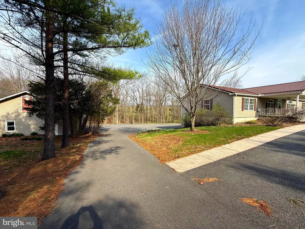 401 NIGHTHAWK DRIVE Petersburg, WV 26847