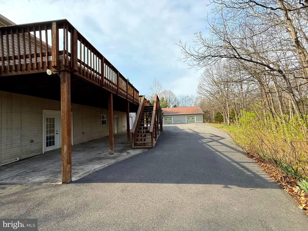 401 NIGHTHAWK DRIVE Petersburg, WV 26847