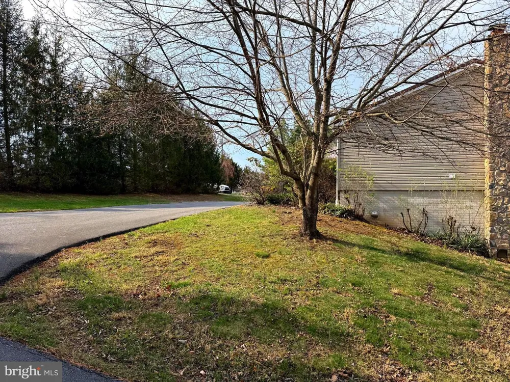 401 NIGHTHAWK DRIVE Petersburg, WV 26847