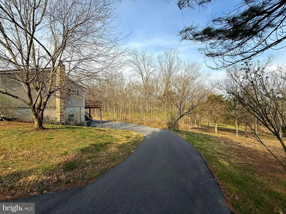 401 NIGHTHAWK DRIVE Petersburg, WV 26847